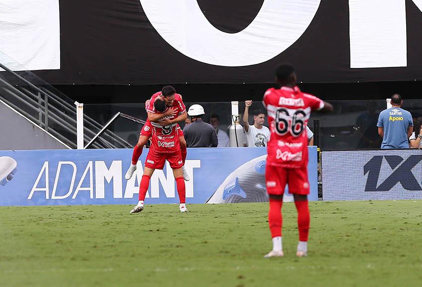 Com atuação de gala, CRB vence o Santos, garante permanência e ‘flopa’ a festa do Peixe