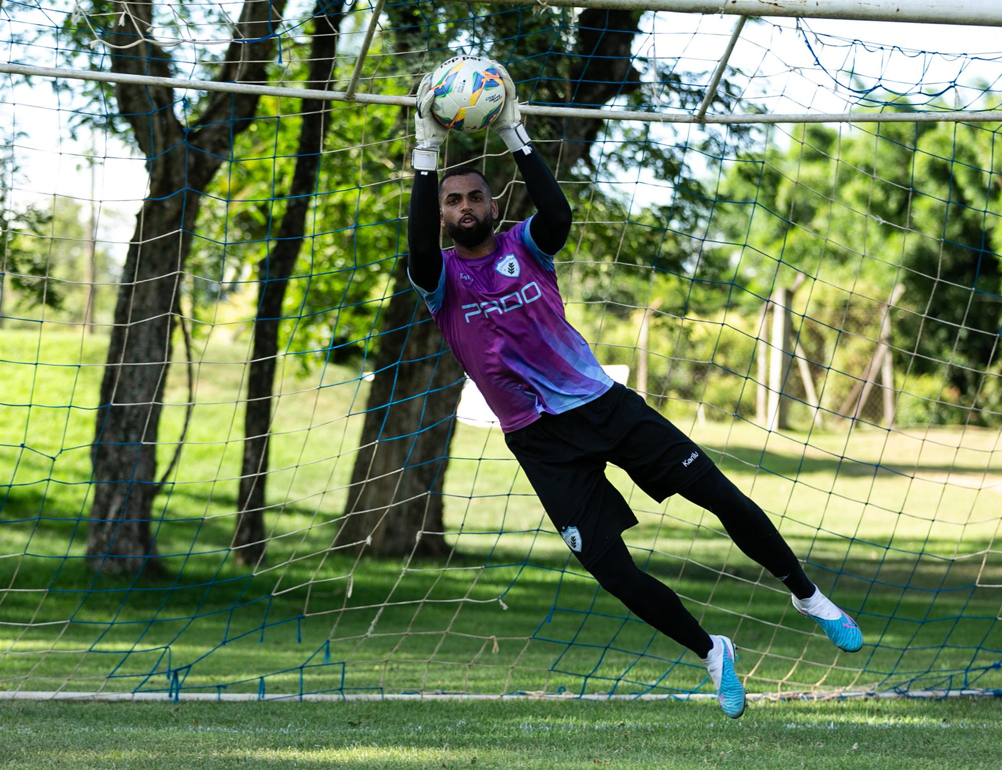 Ex-goleiro do Londrina é anunciado pelo CSA para a temporada 2025