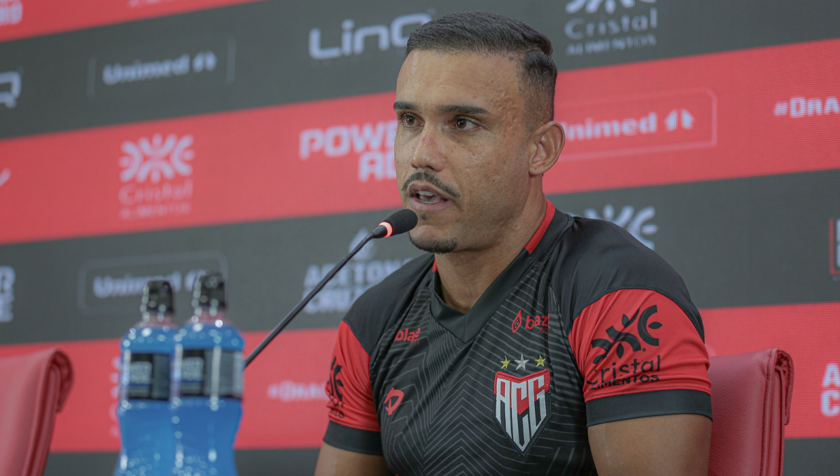 CRB contrata atacante titular de adversário da Série B e ‘projeta’ lei do ex para Copa do Brasil CRB contrata atacante titular de adversário da Série B e ‘projeta’ lei do ex para Copa do Brasil