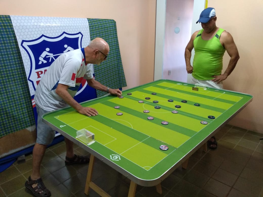 Clube procura local para prática de futebol de mesa