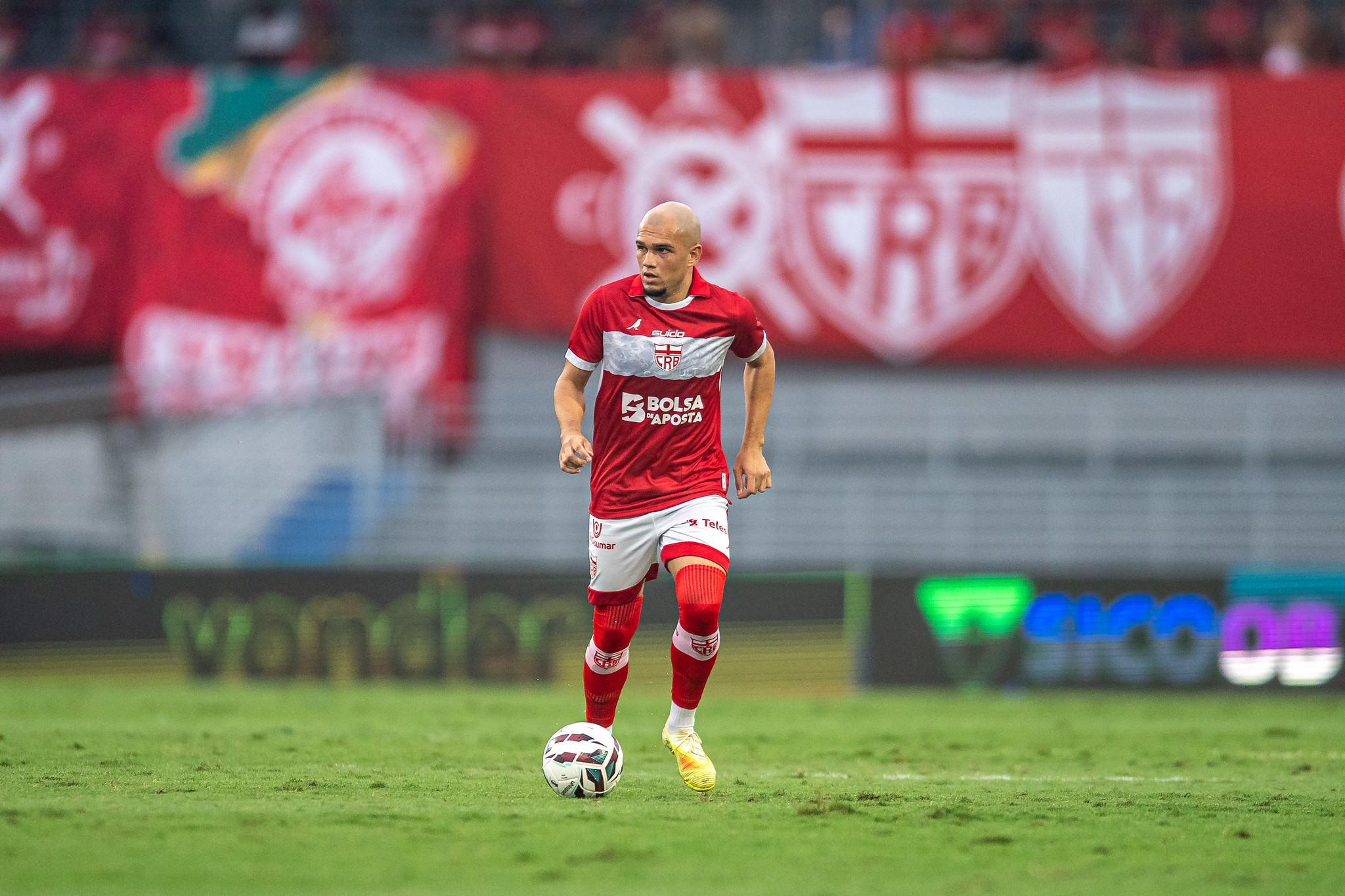 Após venda de Wallace, CRB imagina negociar outro jogador. Saiba quem é alvo