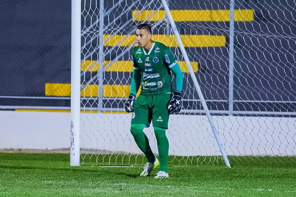 Goleiro que jogou em CRB e ASA pode pintar no CSA