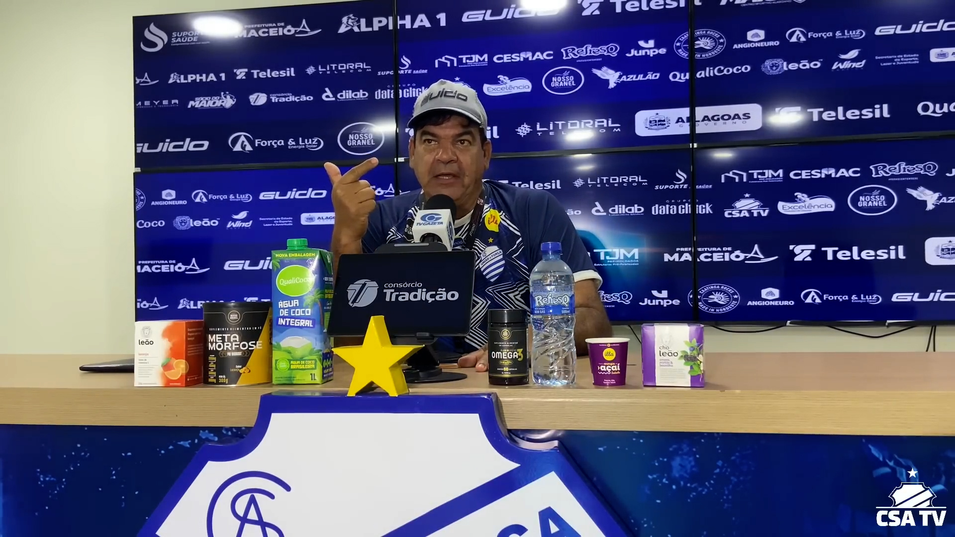 Vídeo | Moacir Junior | Cuspiu maribondo, cobranças e sem filtro